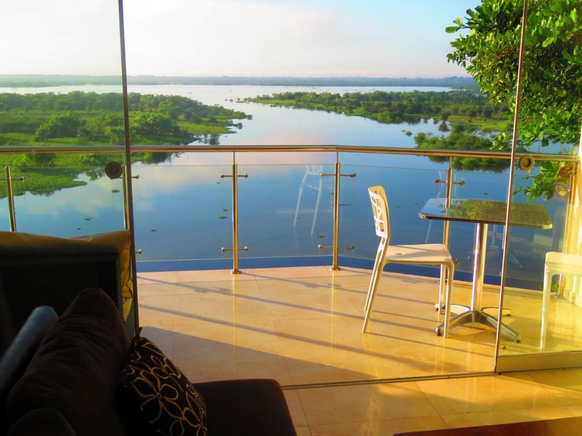 Boulevard 251 Riverside *