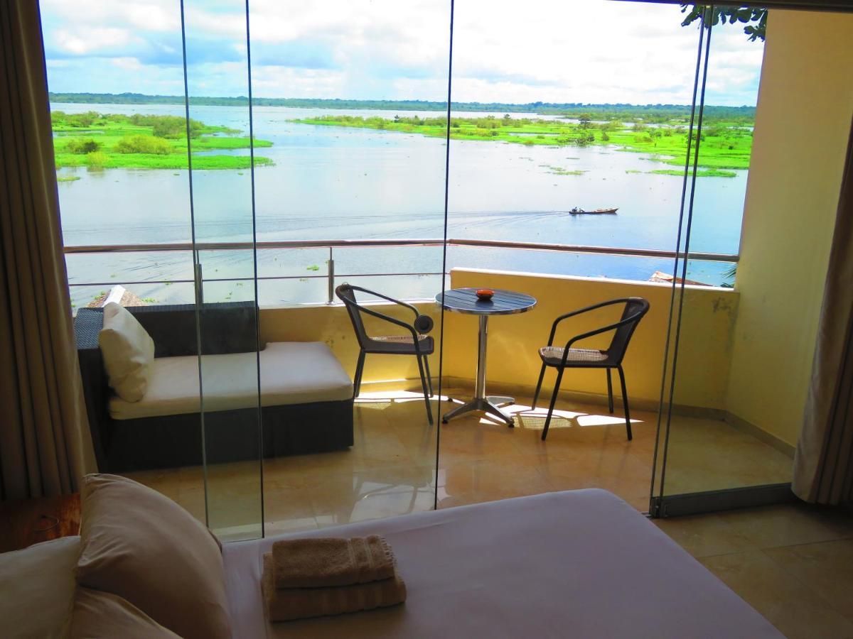 Boulevard 251 Riverside *